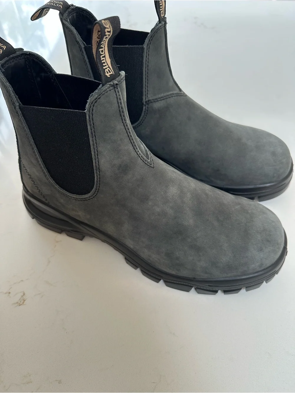 Blundstone Men's Lug Chelsea Boots  - Rustic Black 11US Like New